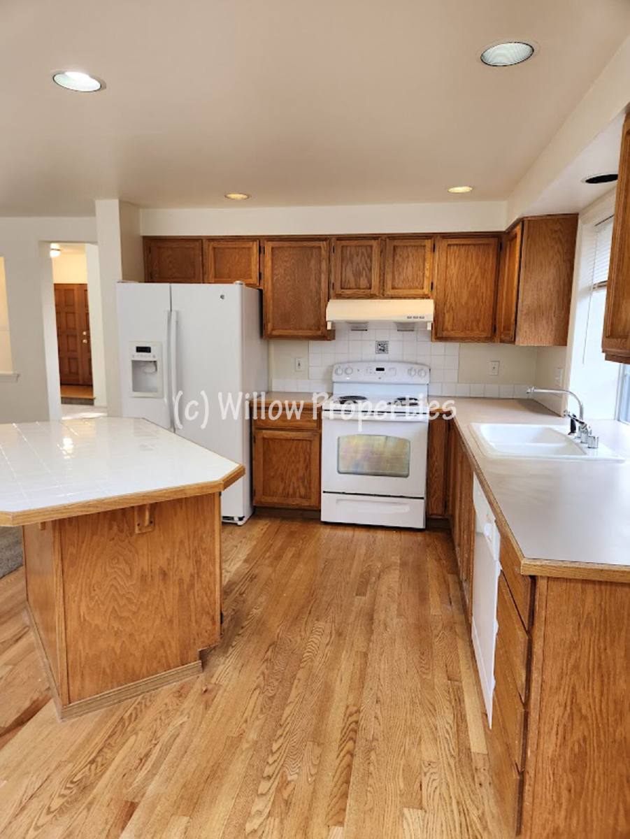 House for rent at 8401 62nd St W, University Place, WA 98467