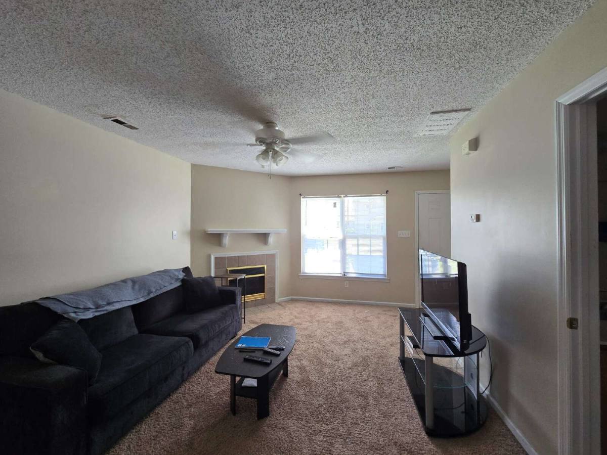 Townhouse for rent at 1097 W Pueblo Dr, Jacksonville, NC 28546