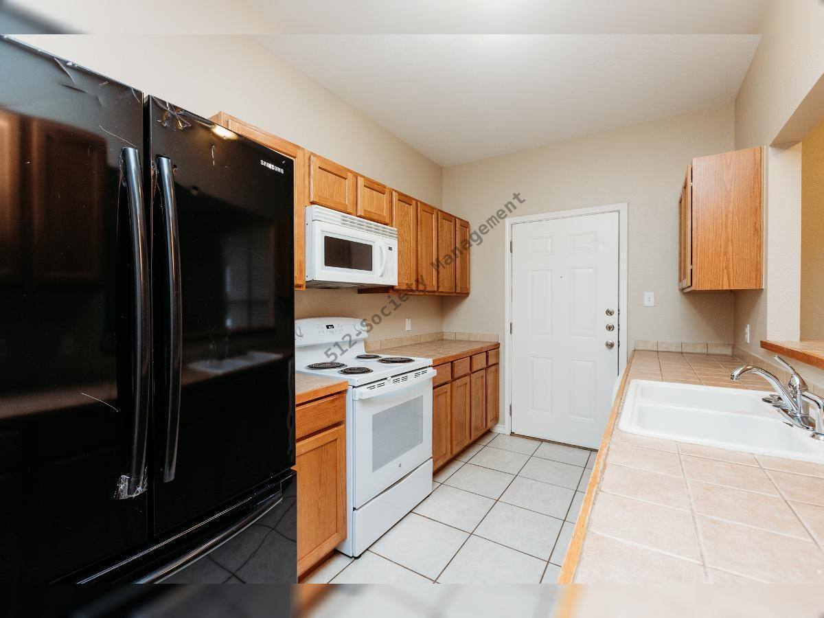 Townhouse for rent at 212 Sandstone Dr #G, Jarrell, TX 76537