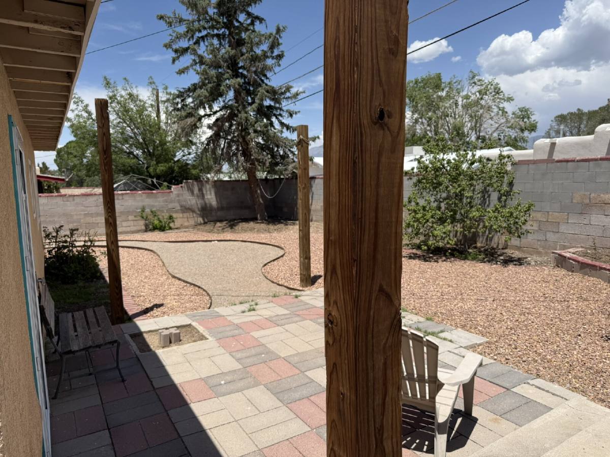 House for rent at 412 Laguayra Dr NE, Albuquerque, NM 87108