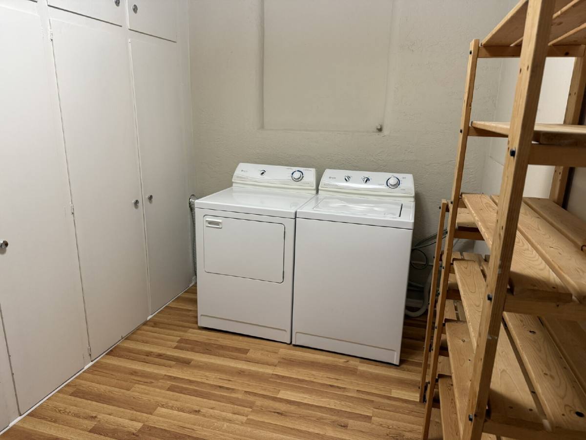 House for rent at 412 Laguayra Dr NE, Albuquerque, NM 87108