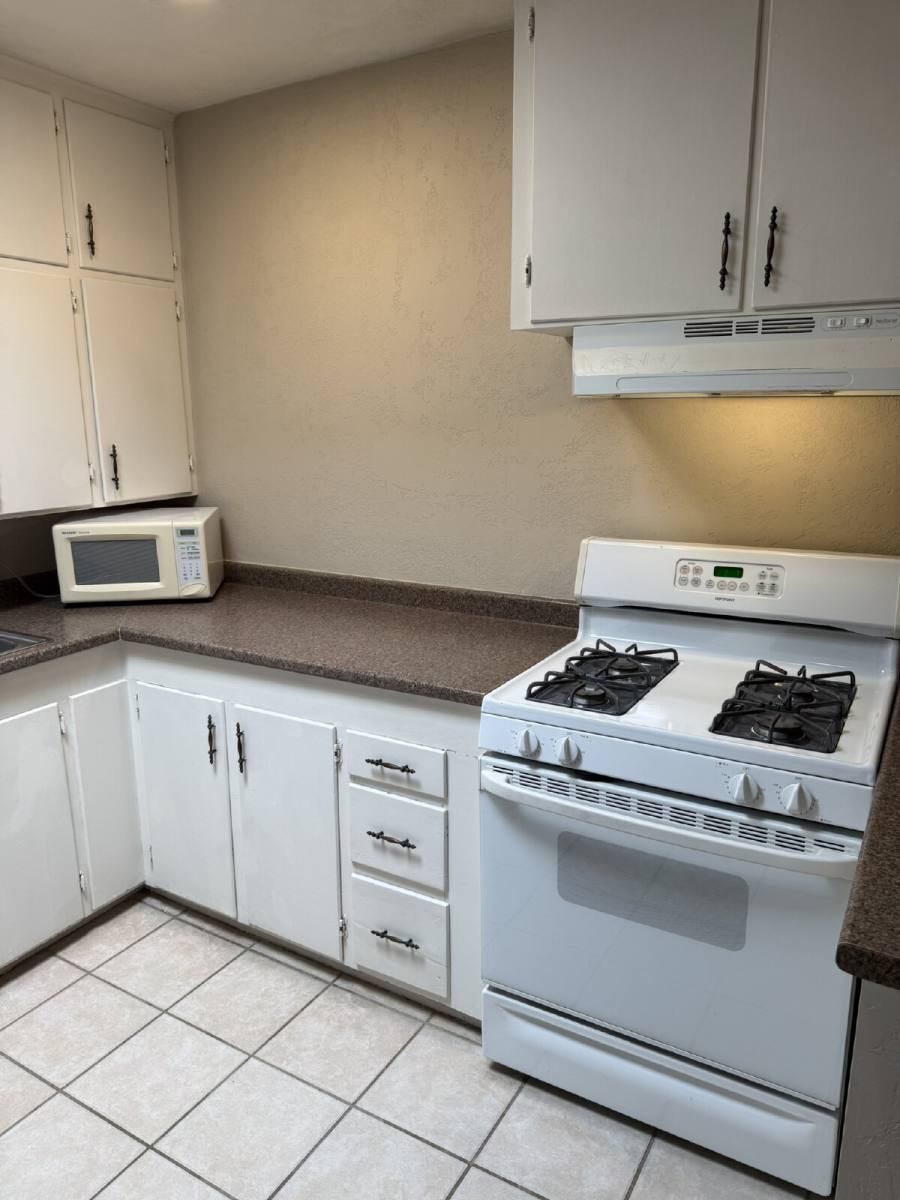 House for rent at 412 Laguayra Dr NE, Albuquerque, NM 87108