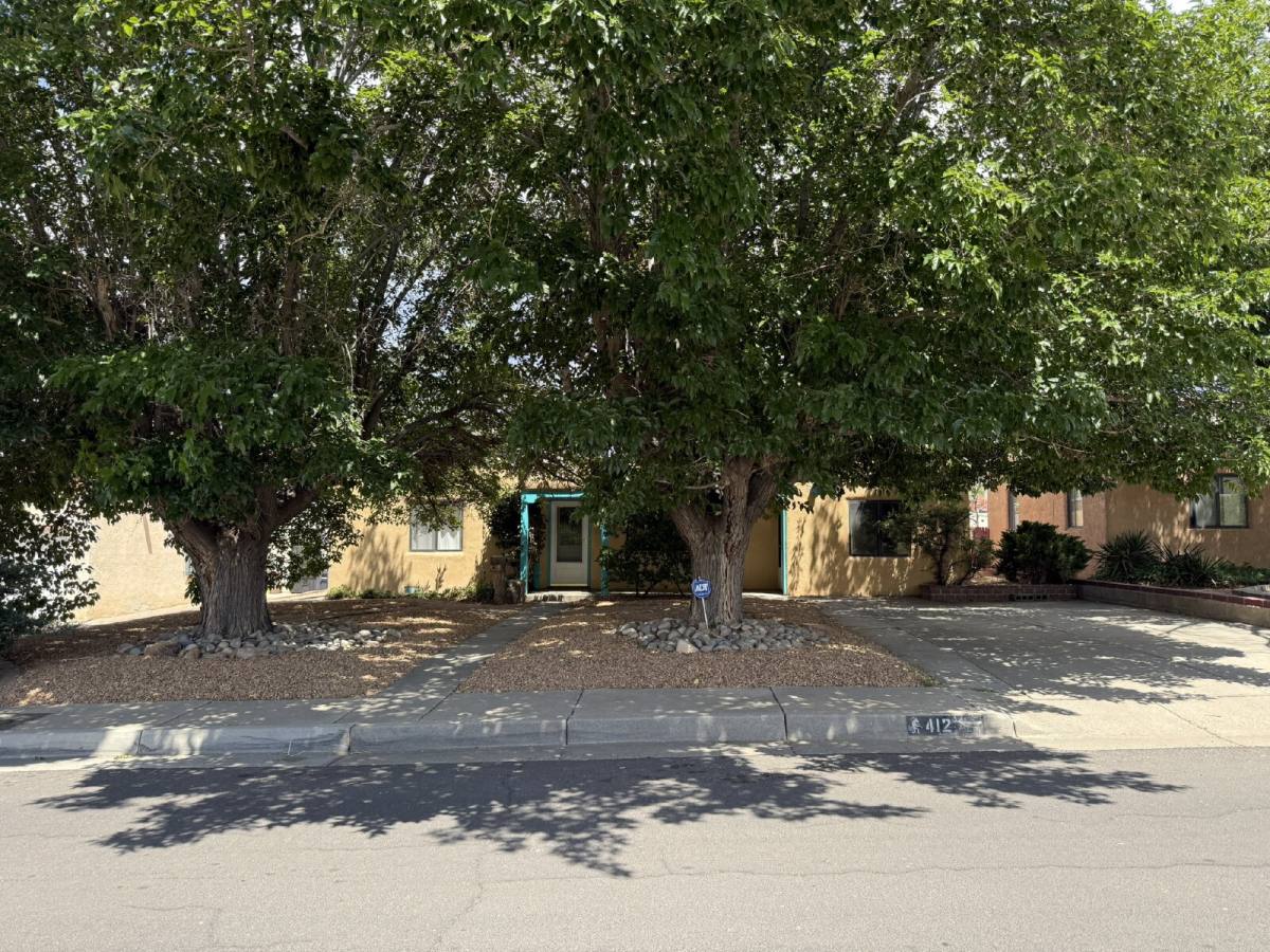 House for rent at 412 Laguayra Dr NE, Albuquerque, NM 87108