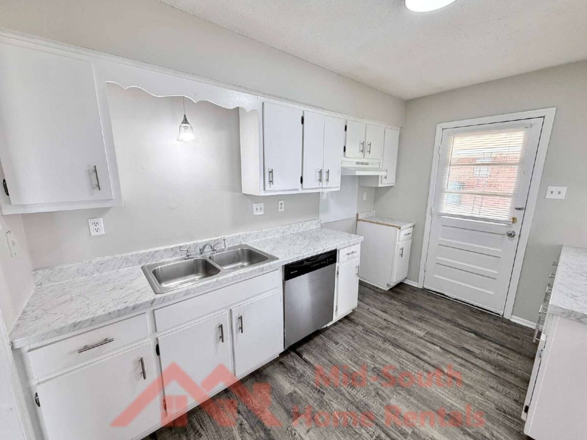 Townhouse for rent at 6498 Birkenhead Rd, Memphis, TN 38134