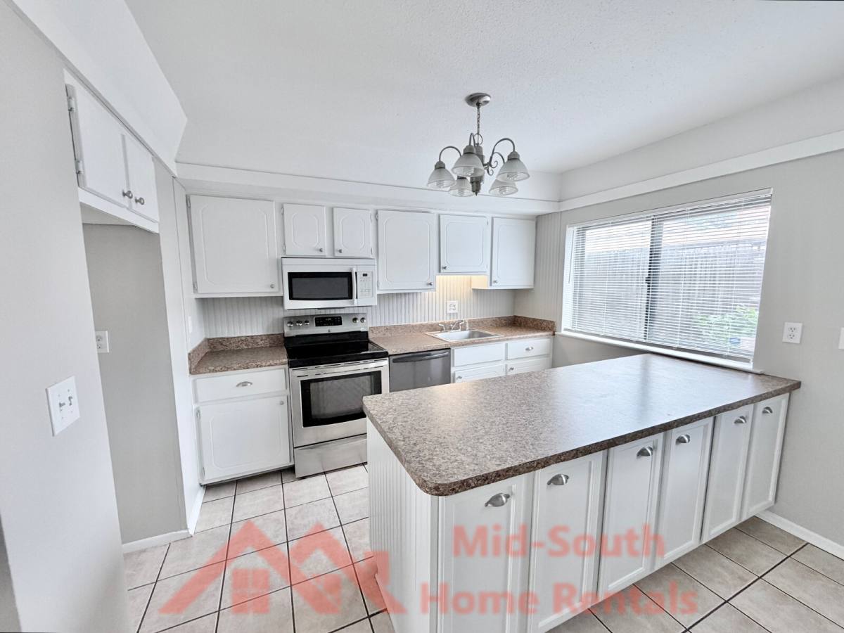 Townhouse for rent at 1869 E Poplar Woods Circle, Germantown, TN 38138