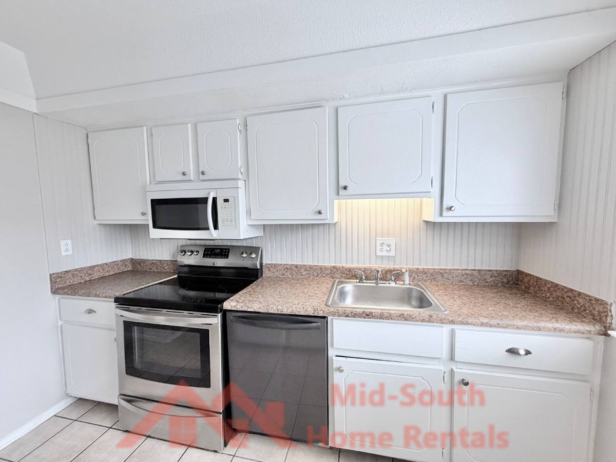 Townhouse for rent at 1869 E Poplar Woods Circle, Germantown, TN 38138