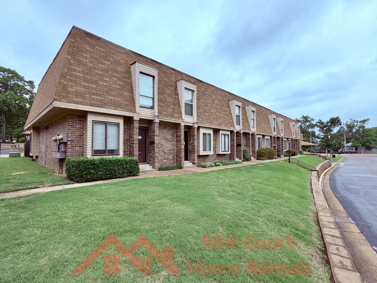 Townhouse for rent at 1869 E Poplar Woods Circle, Germantown, TN 38138
