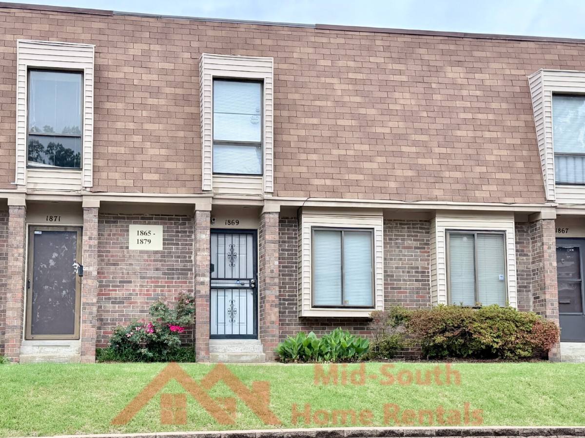 Townhouse for rent at 1869 E Poplar Woods Circle, Germantown, TN 38138