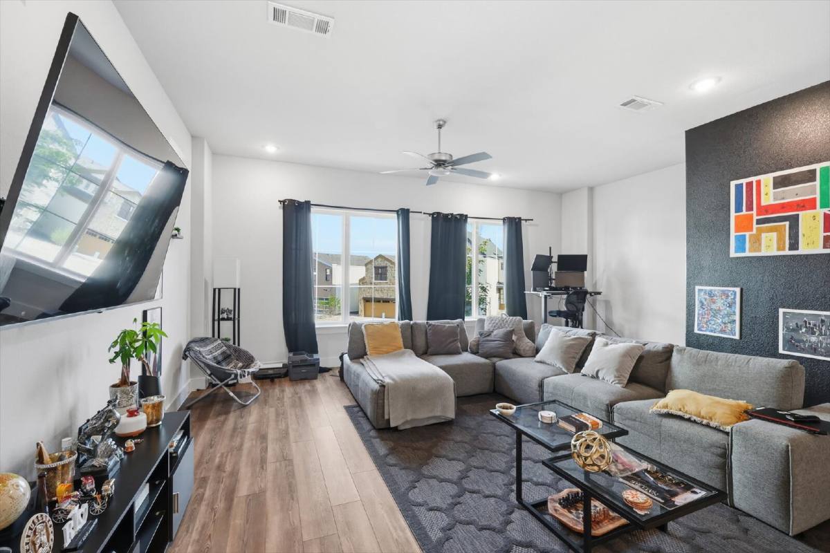 Townhouse for rent at 8132 Bromley Dr, Dallas, TX 75231