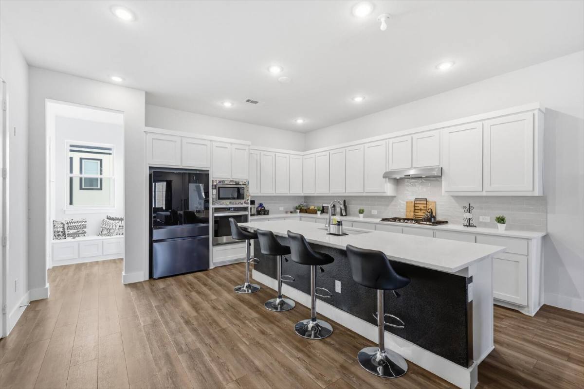 Townhouse for rent at 8132 Bromley Dr, Dallas, TX 75231