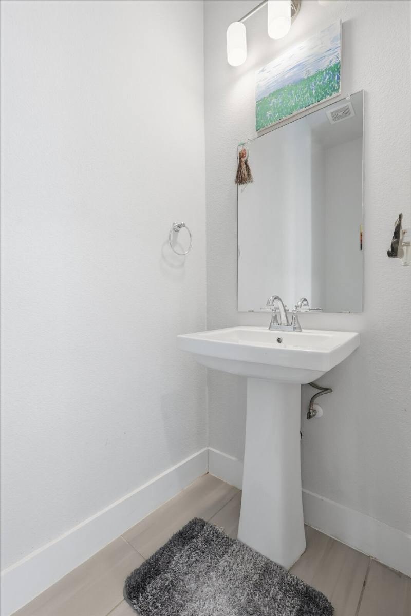 Townhouse for rent at 8132 Bromley Dr, Dallas, TX 75231