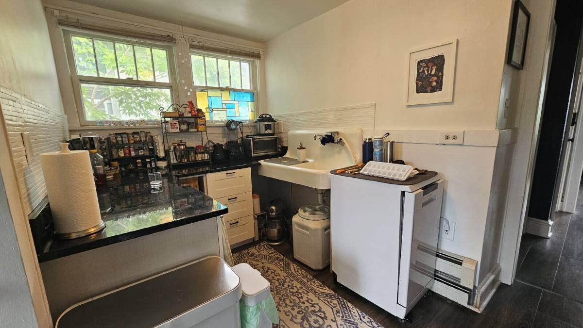 Apartment for rent at 1901 Laurel Ave W #2, Minneapolis, MN 55405