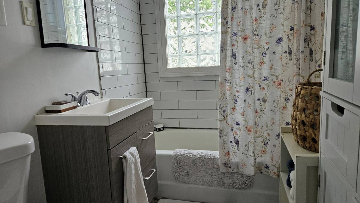Apartment for rent at 1901 Laurel Ave W #2, Minneapolis, MN 55405