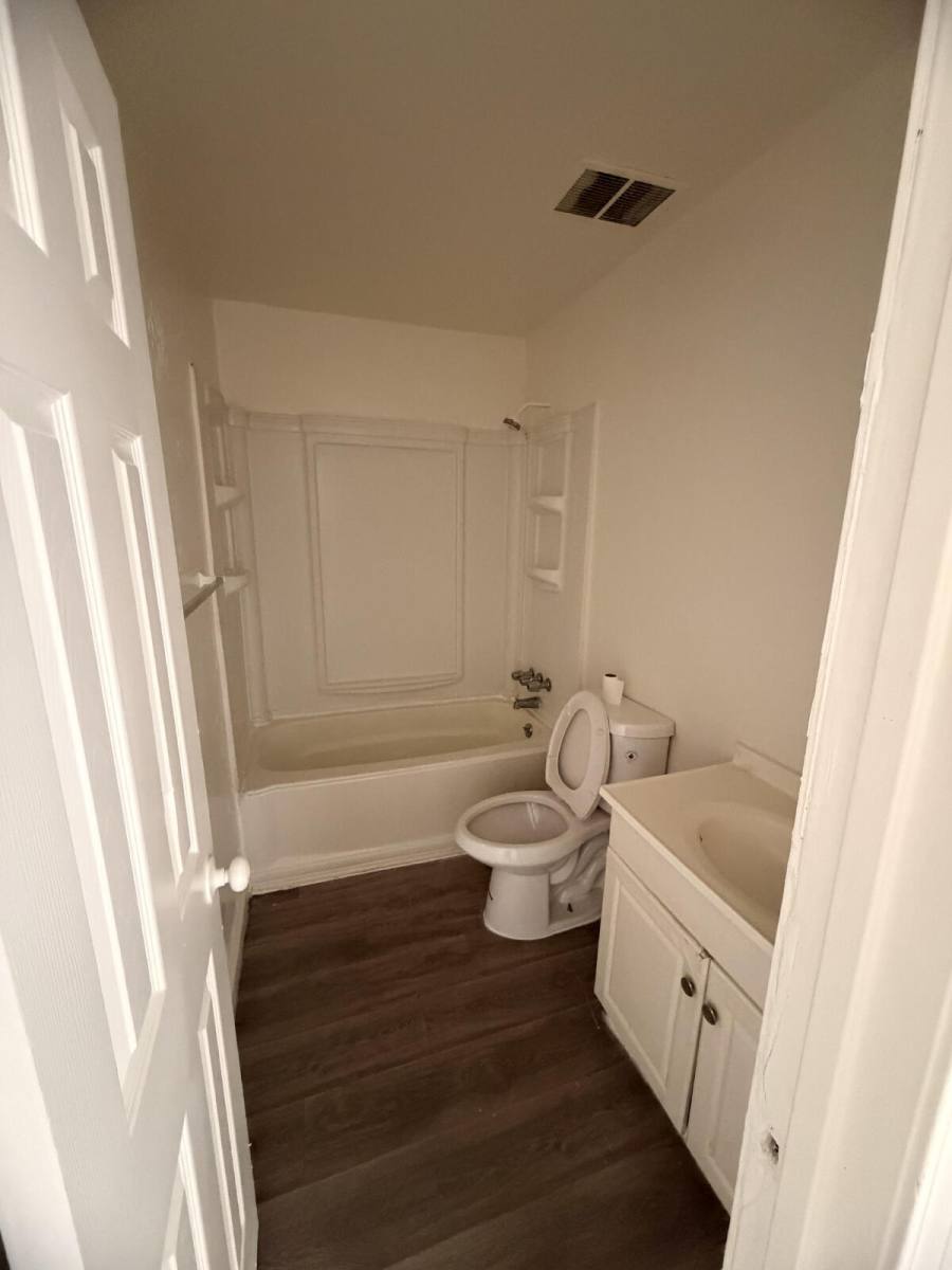 Apartment for rent at 1330 Kentucky St #C, Bakersfield, CA 93305