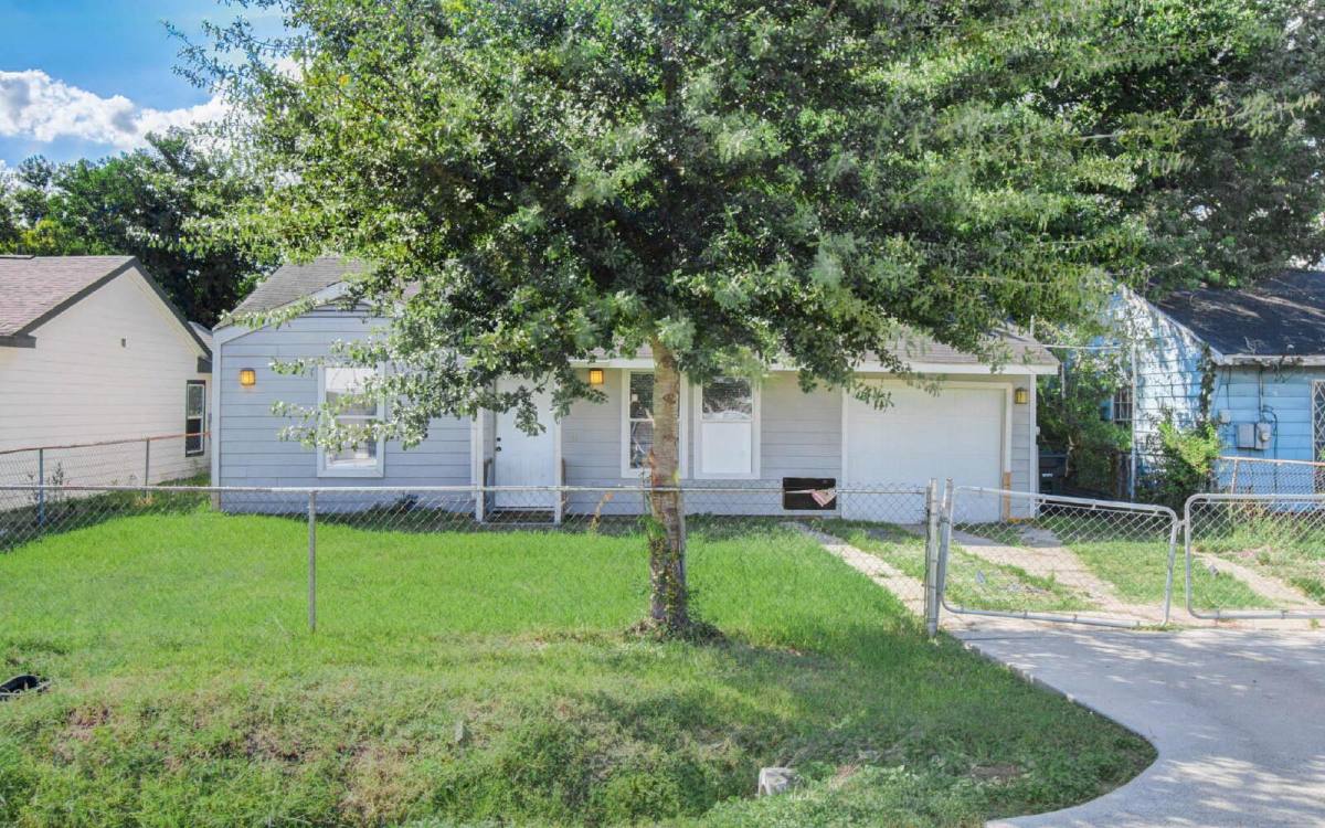 House for rent at 6830 New York St, Houston, TX 77021