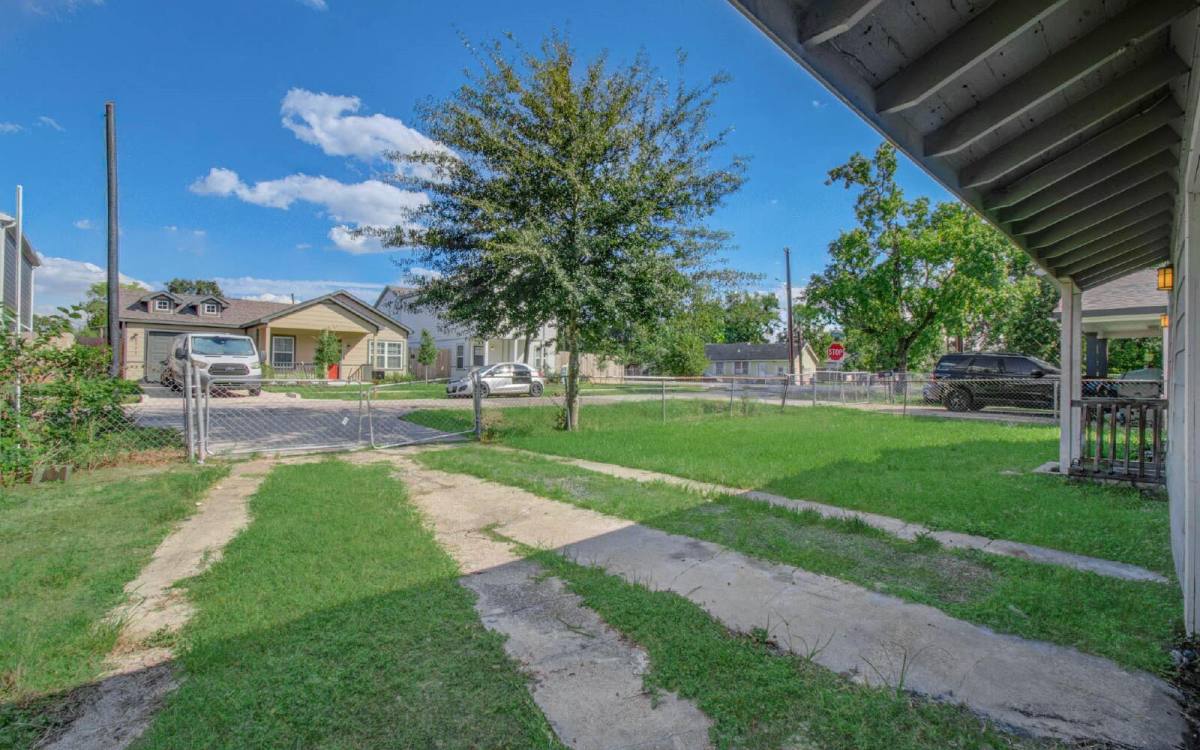 House for rent at 6830 New York St, Houston, TX 77021