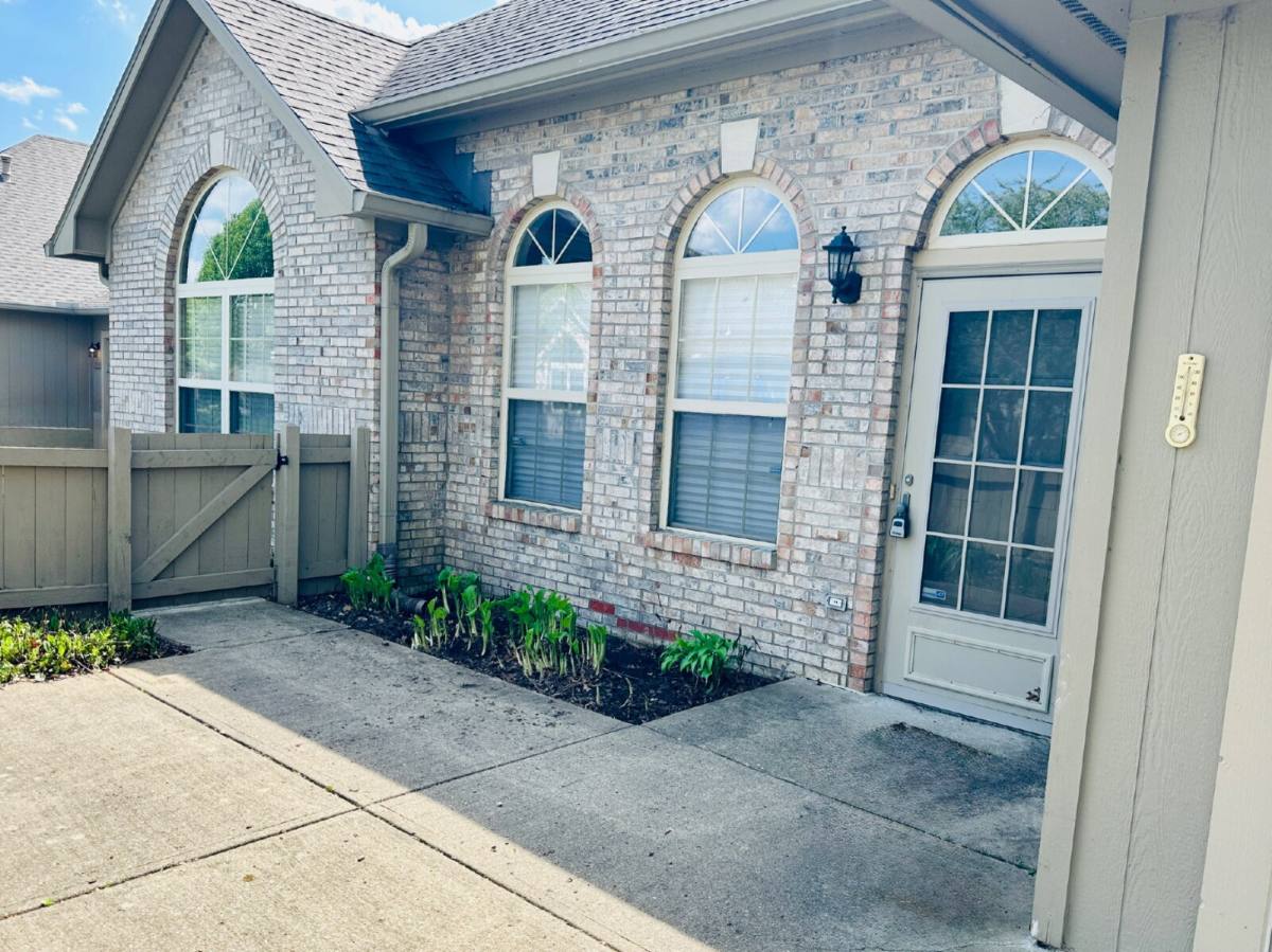 Condo for rent at 7686 Briarstone Lane, Indianapolis, IN 46227