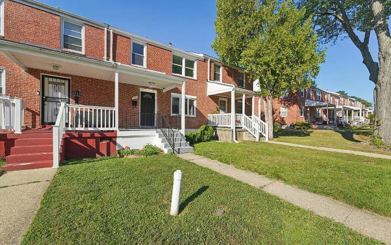 Townhouse for rent at 917 Reverdy Rd #A, Baltimore, MD 21212