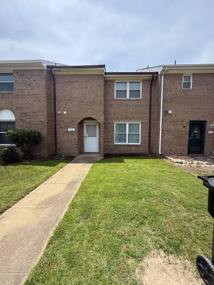 Townhouse for rent at 913 Ewell Rd, Virginia Beach, VA 23455