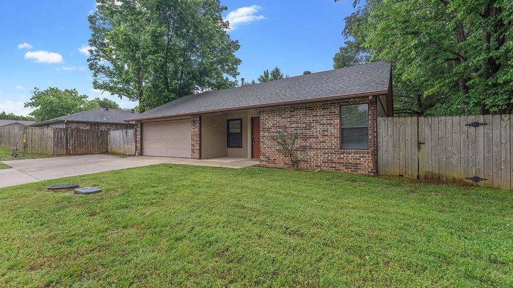 House for rent at 2689 W Mount Comfort Rd, Fayetteville, AR 72704
