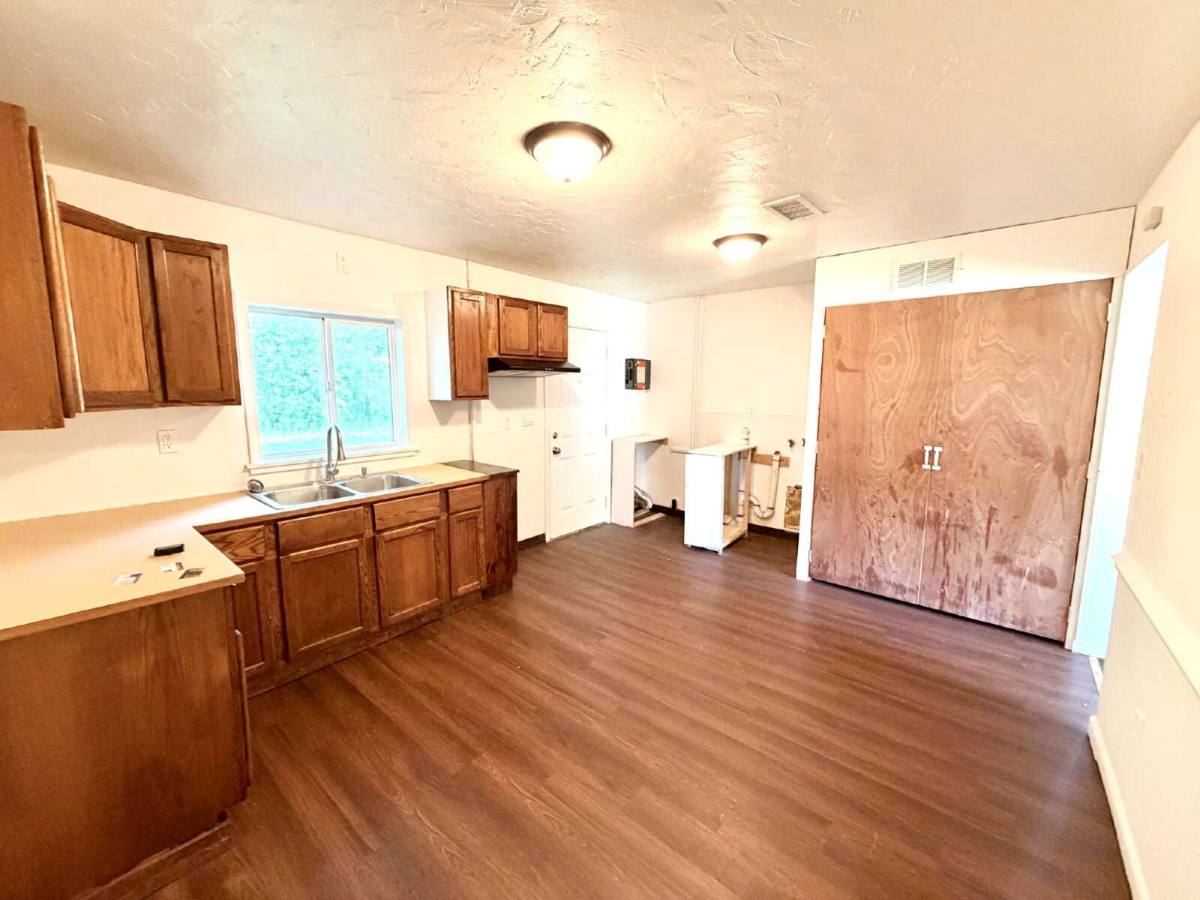 House for rent at 523 S 28th St, Saginaw, MI 48601