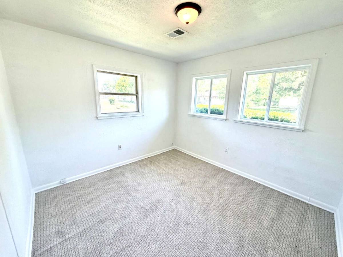House for rent at 523 S 28th St, Saginaw, MI 48601