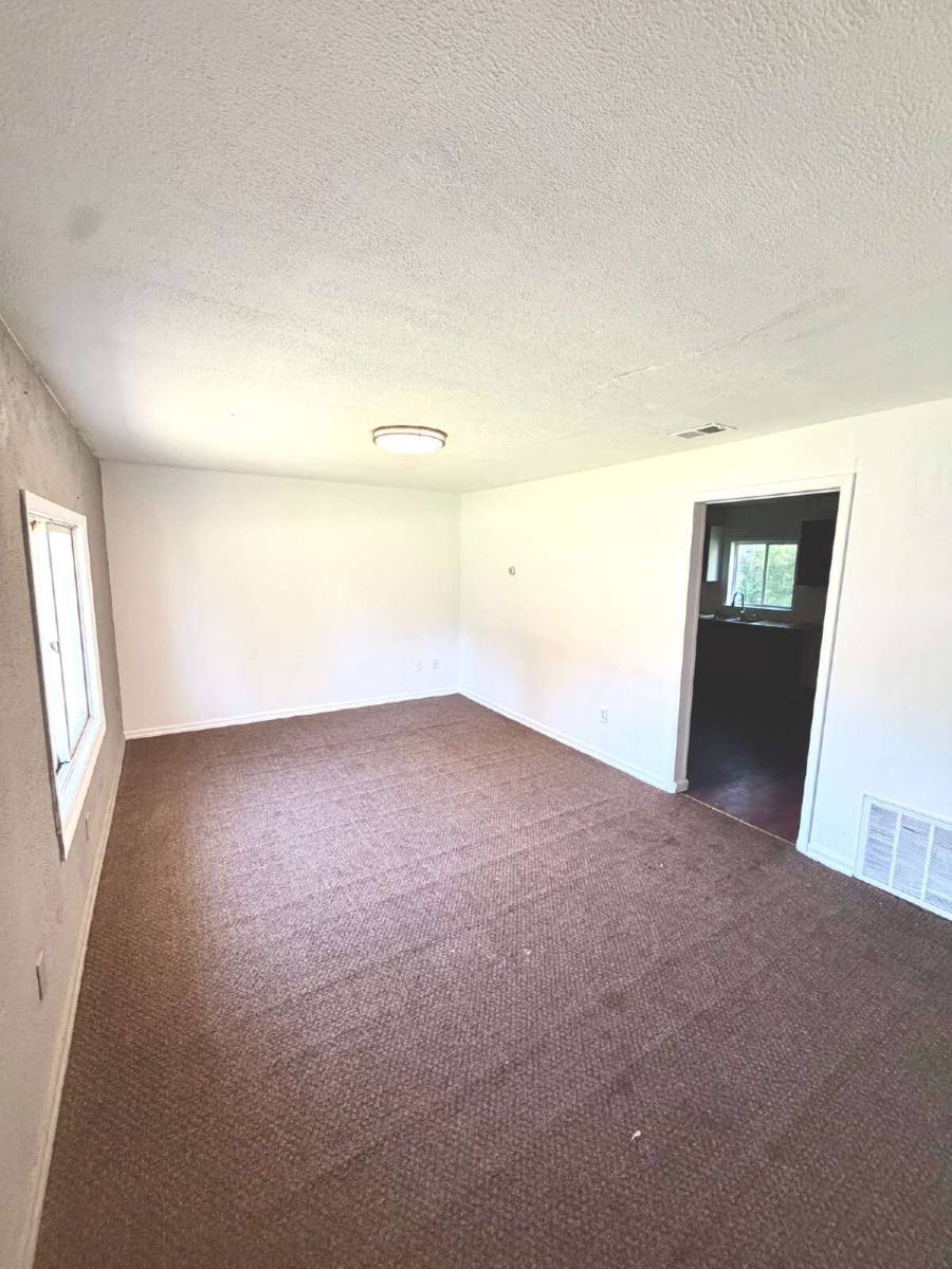 House for rent at 523 S 28th St, Saginaw, MI 48601