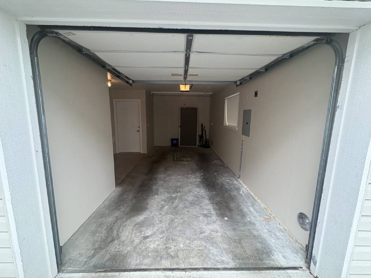 Townhouse for rent at 12549 Roosevelt Way NE #4, Seattle, WA 98125