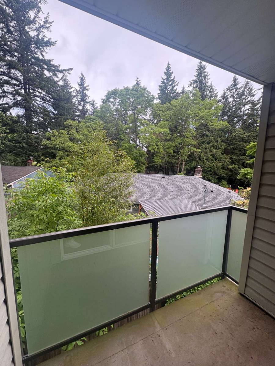 Townhouse for rent at 12549 Roosevelt Way NE #4, Seattle, WA 98125