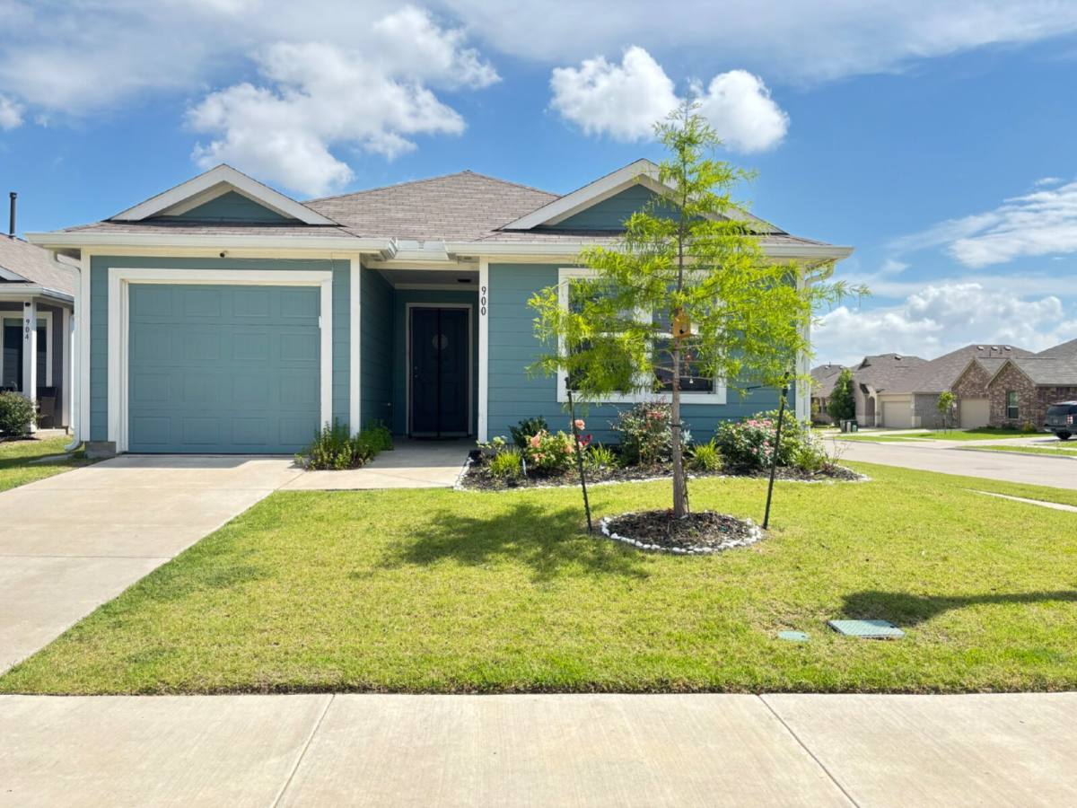 House for rent at 900 Mountain Laurel Rd, Princeton, TX 75407