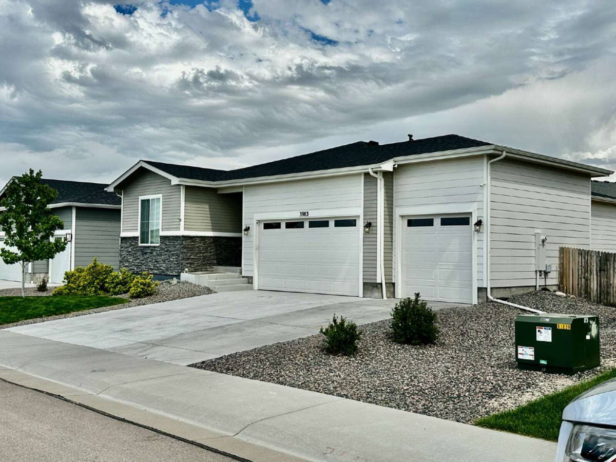 House for rent at 3983 Castle Vista Dr, Castle Rock, CO 80104