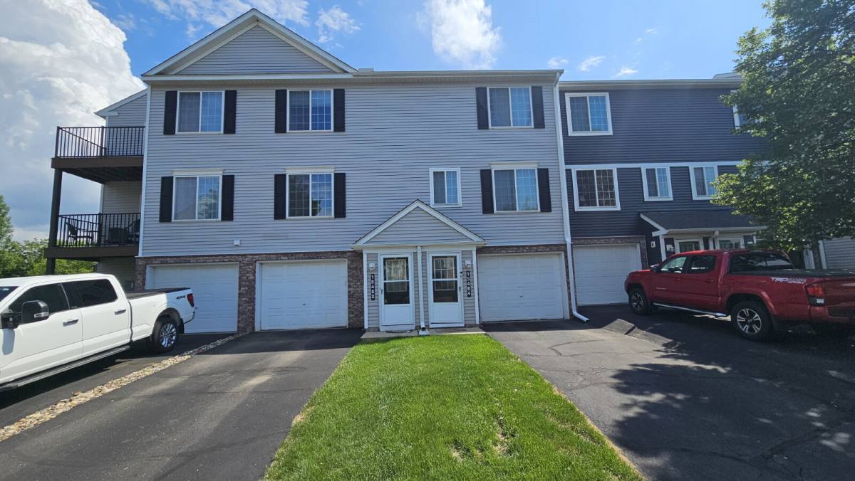 Townhouse for rent at 15482 Flight Way, Saint Paul, MN 55124