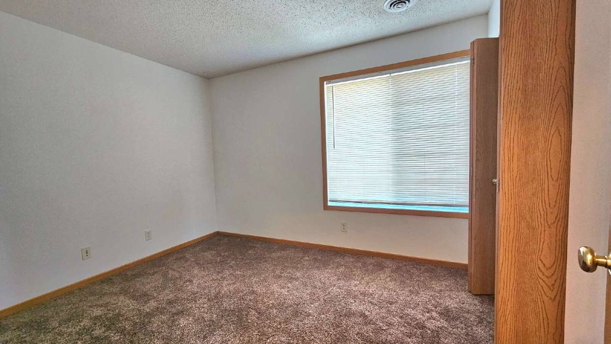 Townhouse for rent at 15482 Flight Way, Saint Paul, MN 55124