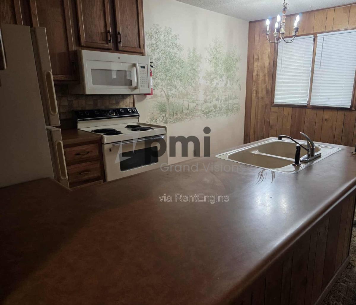 Apartment for rent at 955 4th St #6, Charleston, IL 61920