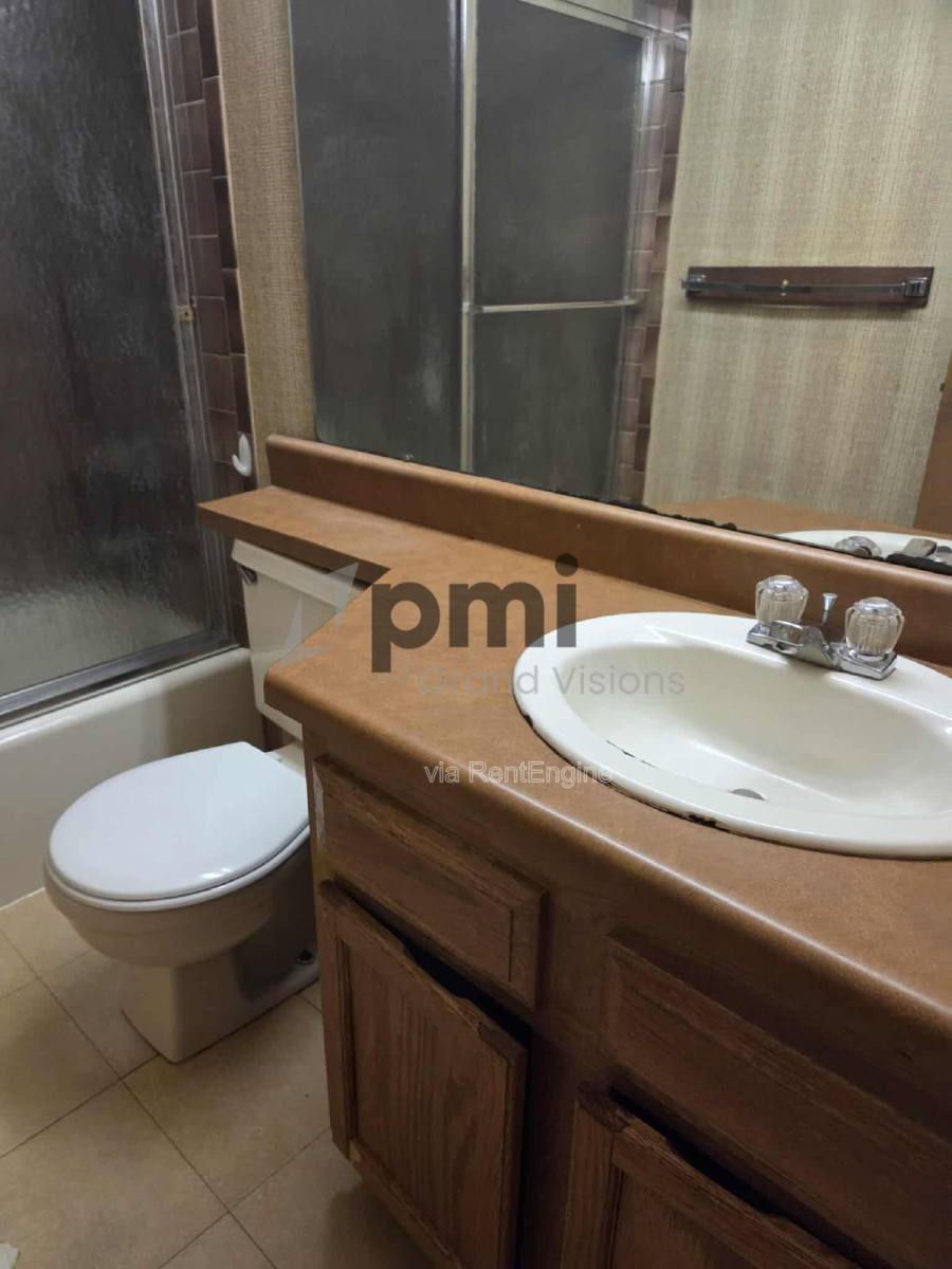 Apartment for rent at 955 4th St #6, Charleston, IL 61920