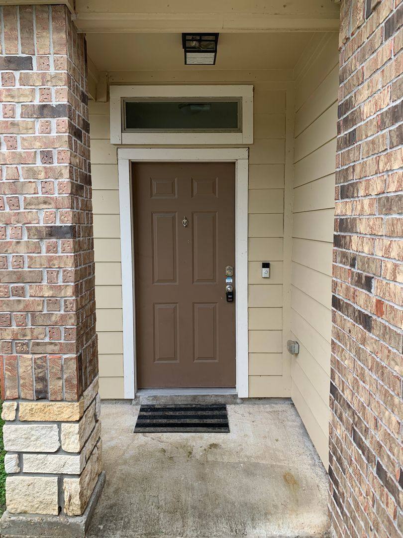 Apartment for rent at 17038 Wilthorne Gardens Court, Houston, TX 77084