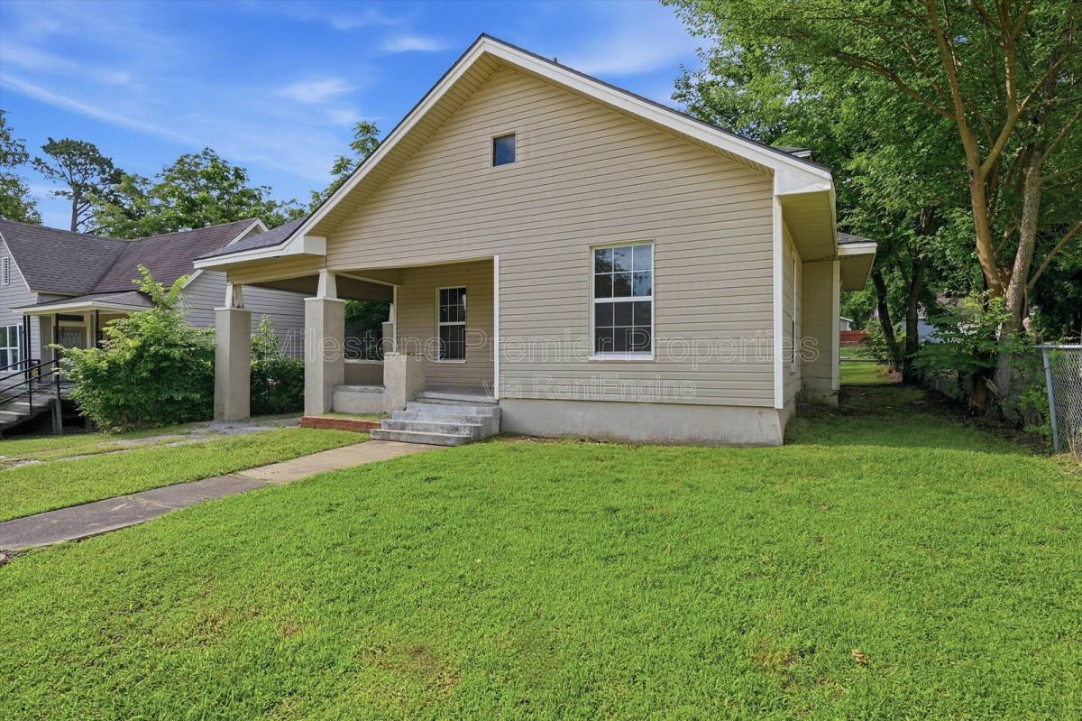 House for rent at 1008 W Morgan St, Denison, TX 75020