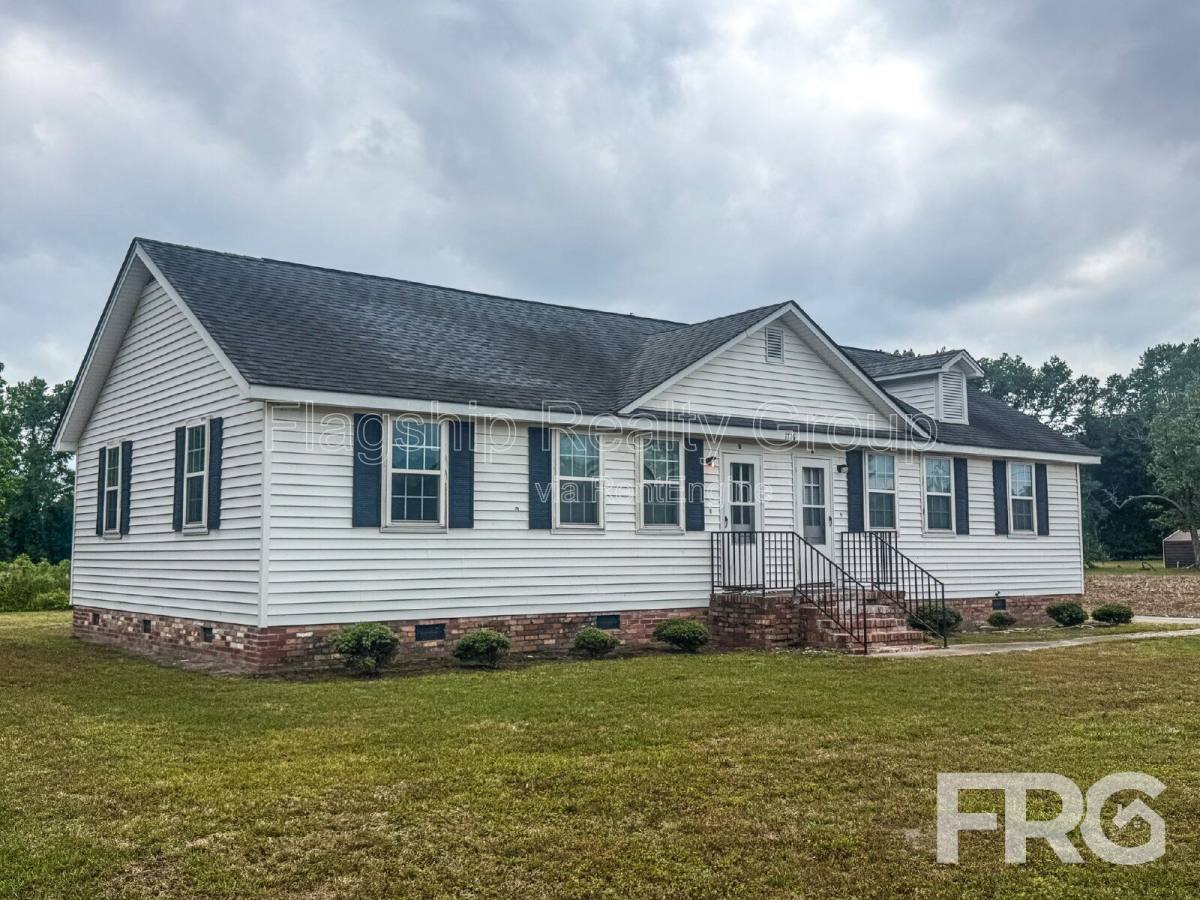 Apartment for rent at 1716 Tommys Rd #A, Goldsboro, NC 27534