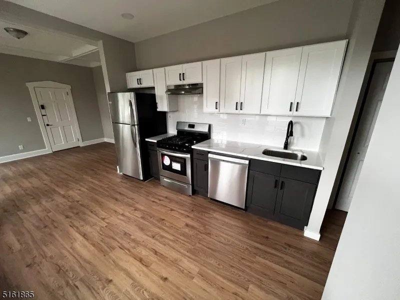 Apartment for rent at 339 Valley Brook Ave #1E, Lyndhurst, NJ 07071
