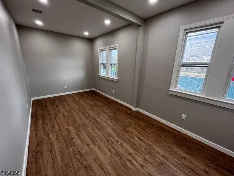 Apartment for rent at 339 Valley Brook Ave #1E, Lyndhurst, NJ 07071