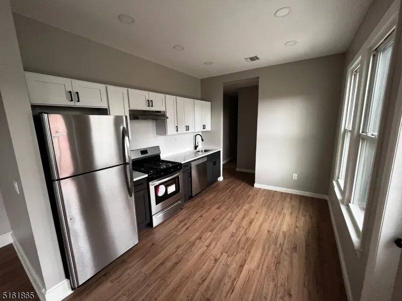 Apartment for rent at 339 Valley Brook Ave #1E, Lyndhurst, NJ 07071