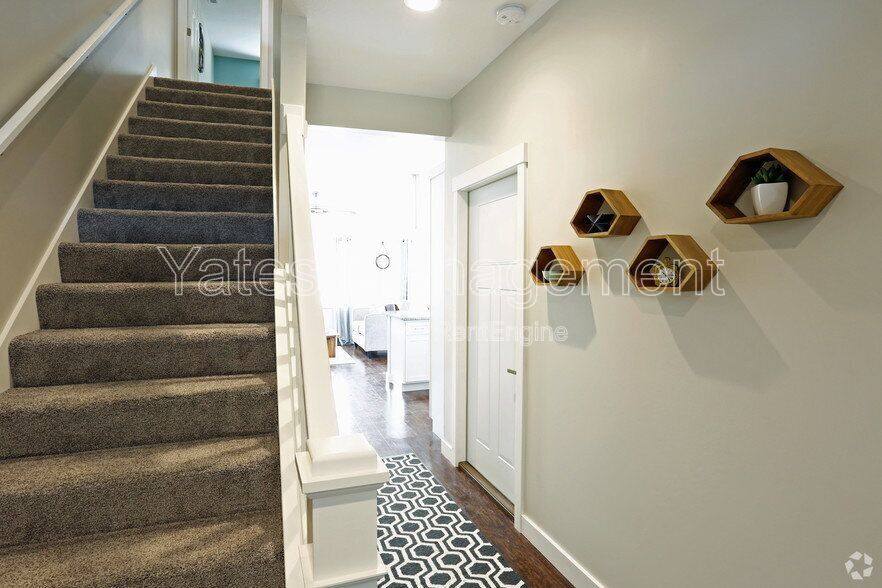 Townhouse for rent at 215 Colonial Dr, Findlay, OH 45840
