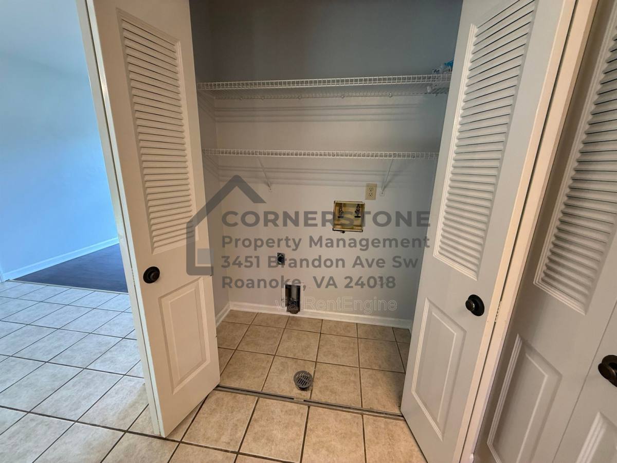 House for rent at 713 Lakeview Circle, Roanoke, VA 24019