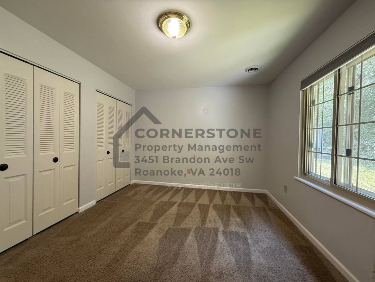 House for rent at 713 Lakeview Circle, Roanoke, VA 24019