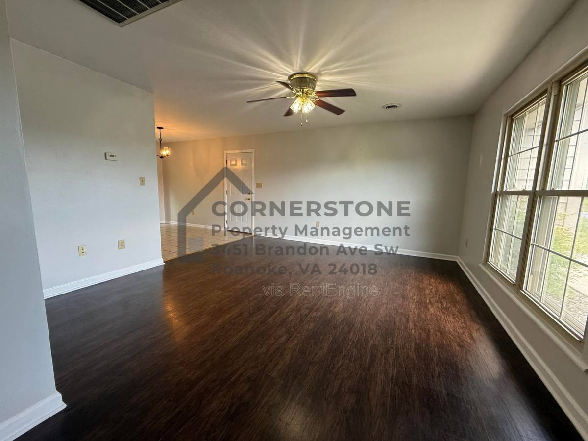 House for rent at 713 Lakeview Circle, Roanoke, VA 24019