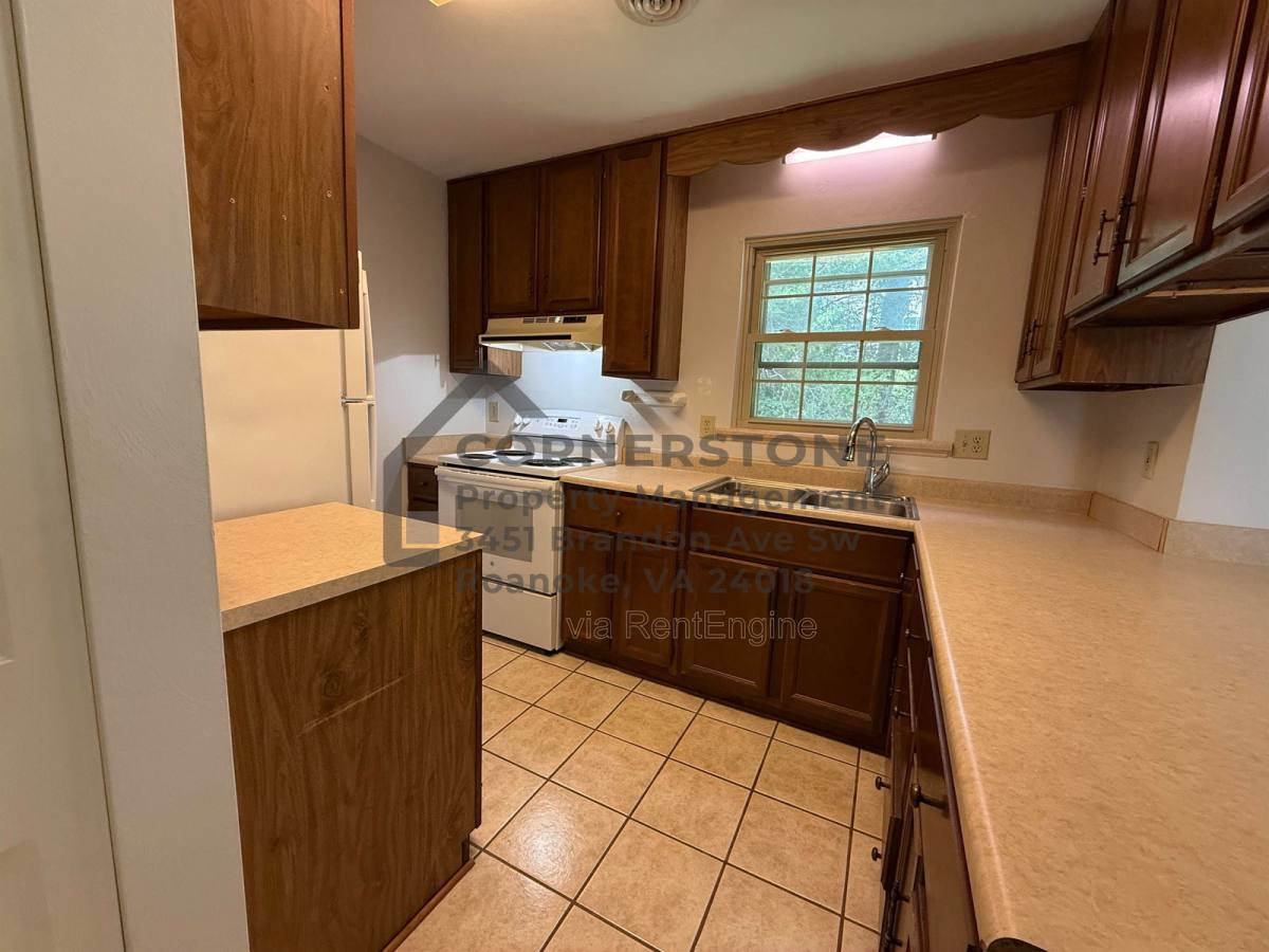 House for rent at 713 Lakeview Circle, Roanoke, VA 24019