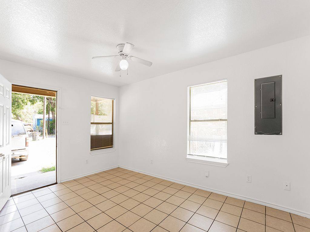 Apartment for rent at 315 Isbell Rd, Fort Worth, TX 76114