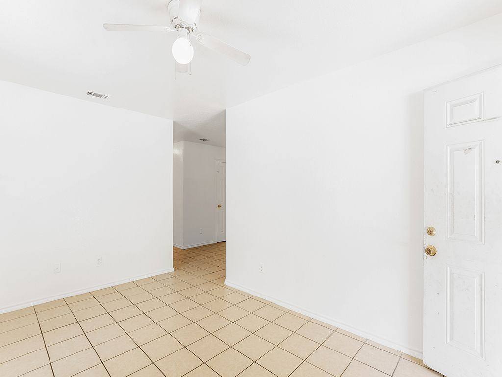 Apartment for rent at 315 Isbell Rd, Fort Worth, TX 76114