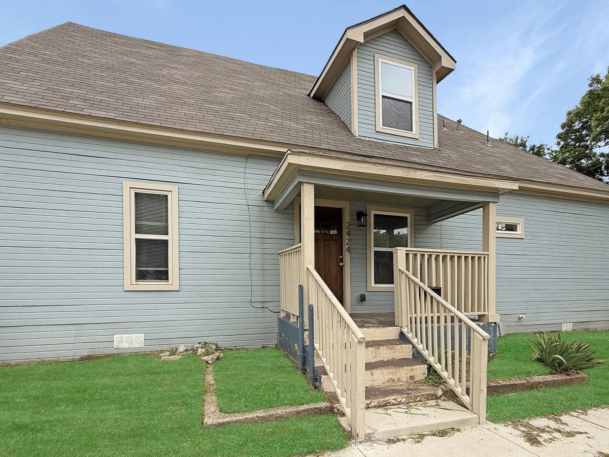 Apartment for rent at 2424 McKinley Ave, Fort Worth, TX 76164