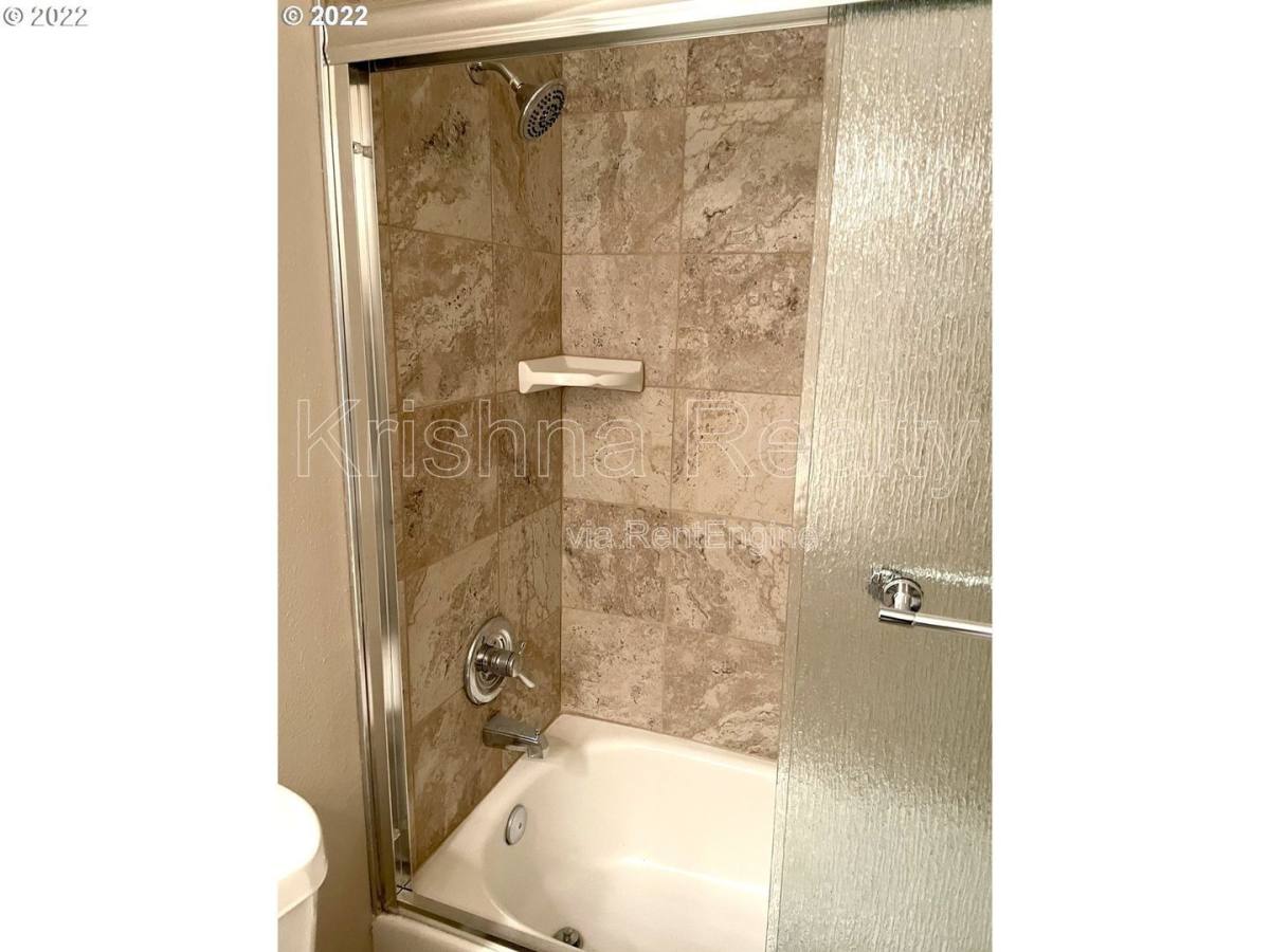 Apartment for rent at 19684 SW 68th Ave, Tualatin, OR 97062